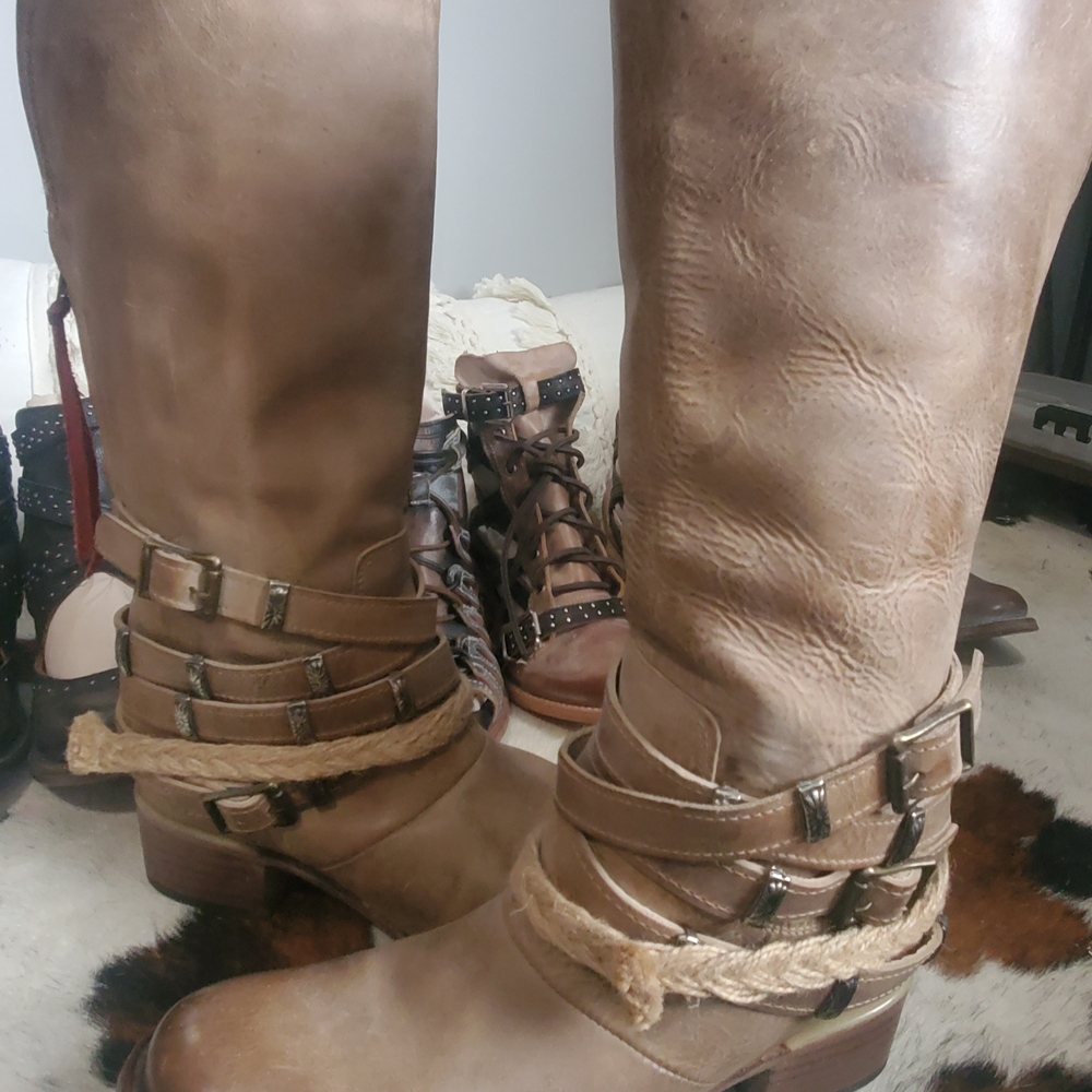 EUC* Freebird DROVE Tan 10 Leather